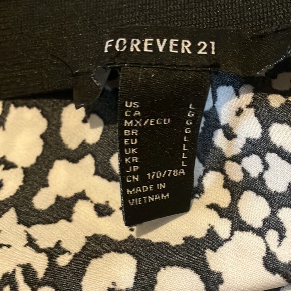 Forever 21 print skirt - Picture 3 of 3